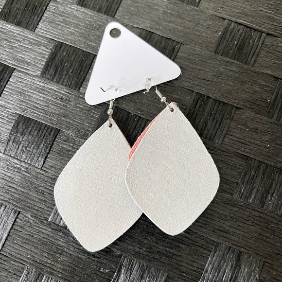 Southern Charm Earrings - Picture 5 of 5